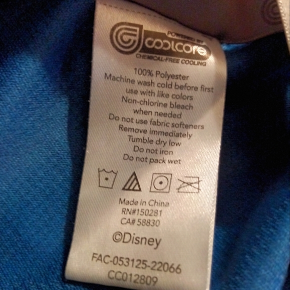 🆕Disney Parks Cooling Towel - Mickey Mouse Icon - Blue NWOT - Picture 8 of 10